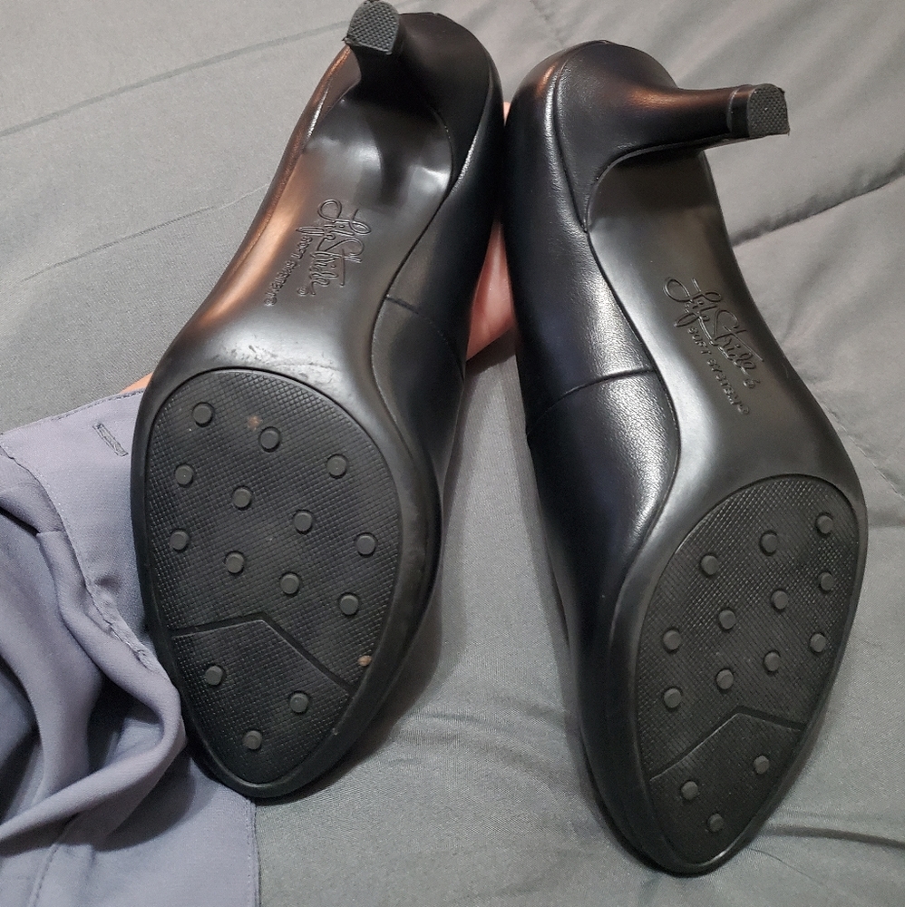 Black heels - Picture 3 of 5